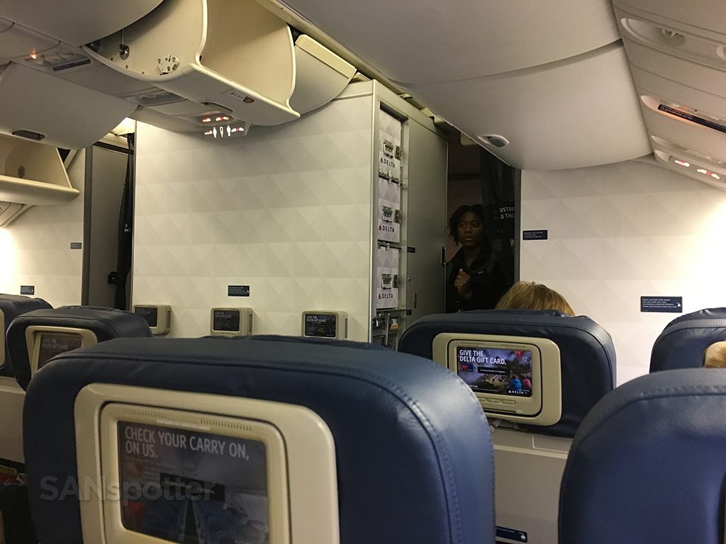 Delta-Air-Lines-Boeing-767-400ER-Premium-Economy-Comfort-Forward-bulkhead-of-the-main-cabin-Photos-@SANspotter.jpg