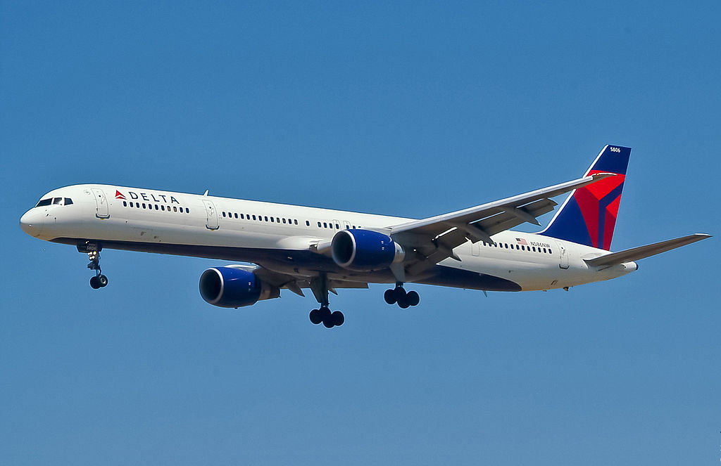 Delta Air Lines Boeing B757-351 N586NW Final Approach at LAX Los Angeles International Airport