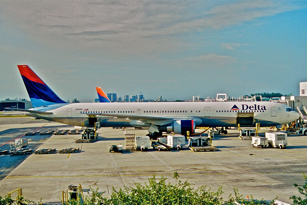 Delta Air Lines Fleet Boeing 767-432ER N830MH @FLL Fort Lauderdale–Hollywood International Airport