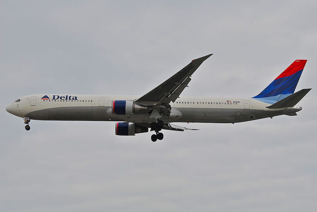 Delta Air Lines Fleet Boeing 767-432ER cn:serial number- 29702:804 N831MH at Heathrow Airport (IATA- LHR, ICAO- EGLL)