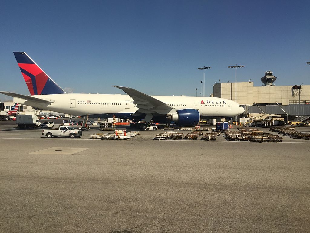 Delta Air Lines Fleet Boeing 777-232LR N710DN @LAX Los Angeles International Airport