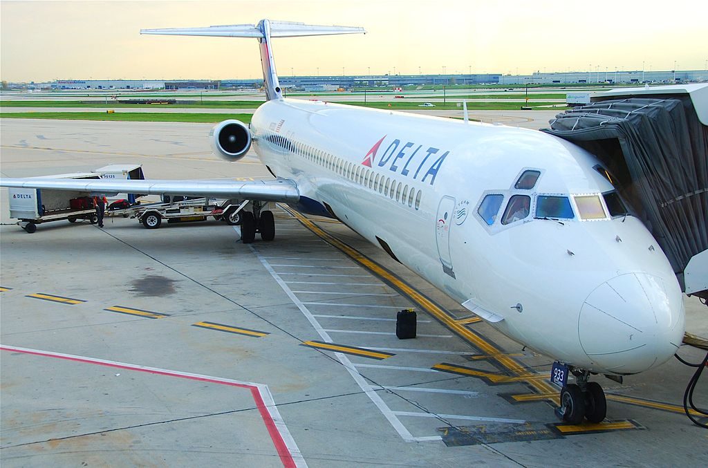 Delta Air Lines Fleet McDonnell Douglas MD-88 N933DL on boarding gate @ORD O'Hare International Airport