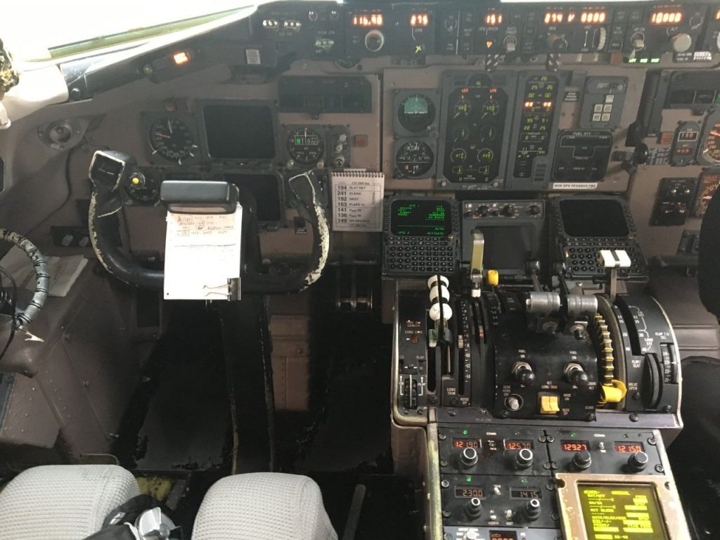 Delta Air Lines Fleet McDonnell Douglas MD-90-30 (M90) Cabin Crew Cockpit Photos1