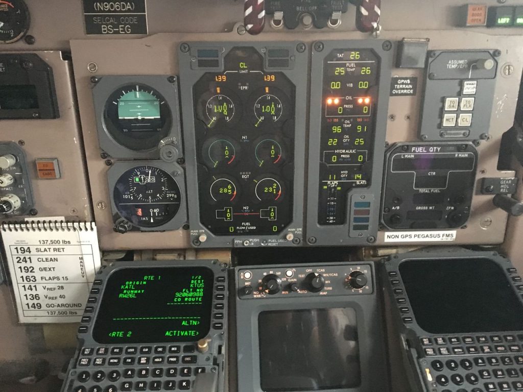 Delta Air Lines Fleet McDonnell Douglas MD-90-30 (M90) Cabin Crew Cockpit Photos2