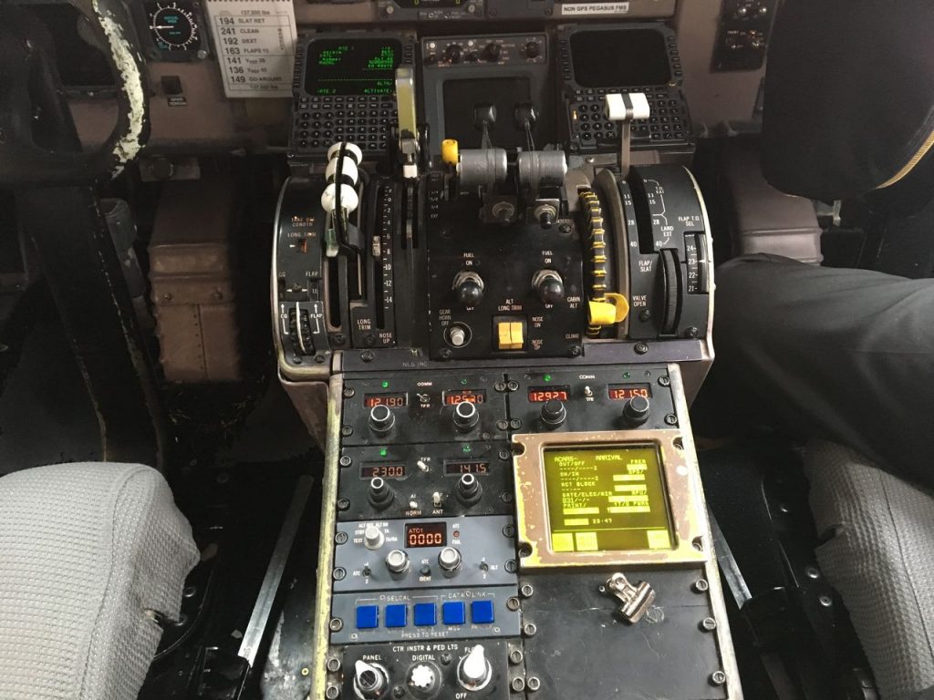 Delta Air Lines Fleet McDonnell Douglas MD-90-30 (M90) Cabin Crew Cockpit Photos3