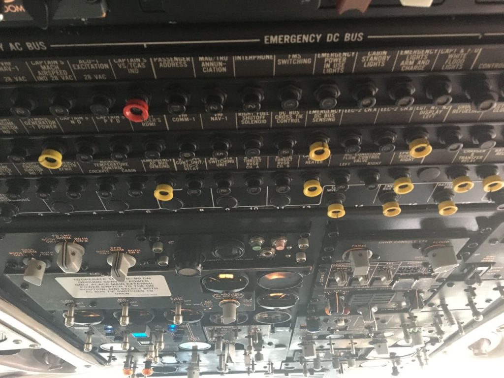 Delta Air Lines Fleet McDonnell Douglas MD-90-30 (M90) Cabin Crew Cockpit Photos4