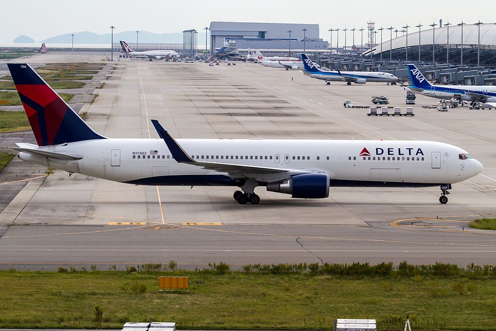 Delta Air Lines Fleet N174DZ Boeing 767-332ER cn:serial number- 29693:725 at Kansai International Airport(KIX-RJBB) Japan