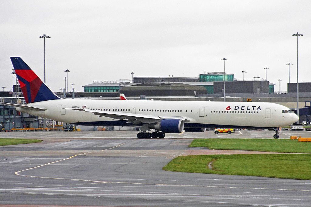 Delta Air Lines Fleet N825MH Boeing 767-432ER at Manchester Ringway Airport