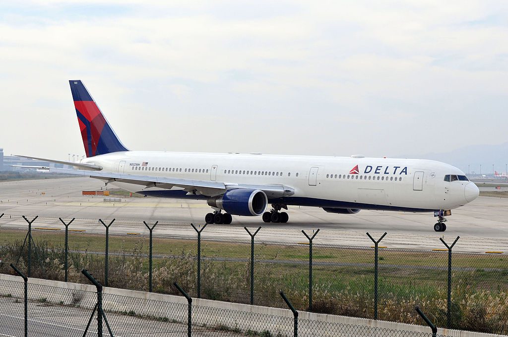 Delta Air Lines Fleet N832MH Boeing 767-432ER cn:serial number- 29704:807 Barcelona–El Prat Airport (IATA- BCN, ICAO- LEBL)