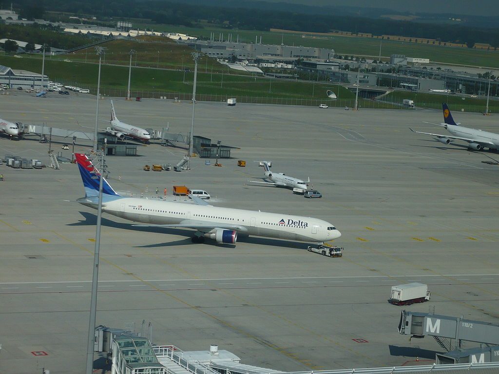Delta Air Lines Fleet N838MH Boeing 767-432ER cn:serial number- 29711:821 at Munich Airport (IATA- MUC, ICAO- EDDM) Flughafen München Franz Josef Strauss