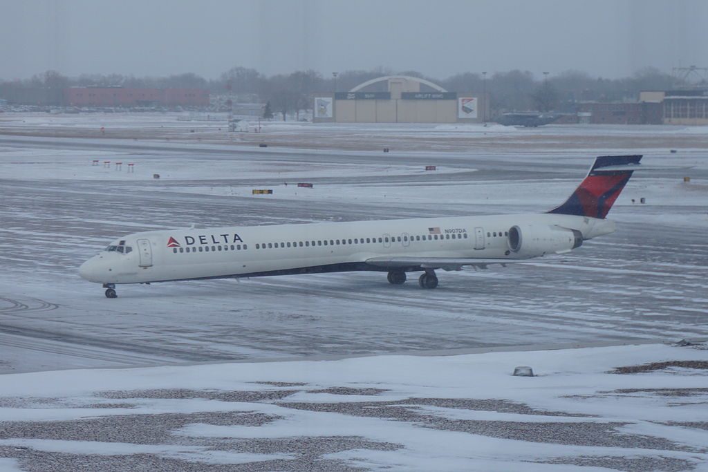 Delta Air Lines Fleet N907DA McDonnell Douglas MD-90-30 taxiing at MSP Minneapolis–Saint Paul International Airport
