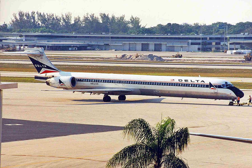 Delta Air Lines Fleet N912DN McDonnell Douglas MD-90-30 (old:retro livery colors) at Fort Lauderdale–Hollywood International Airport
