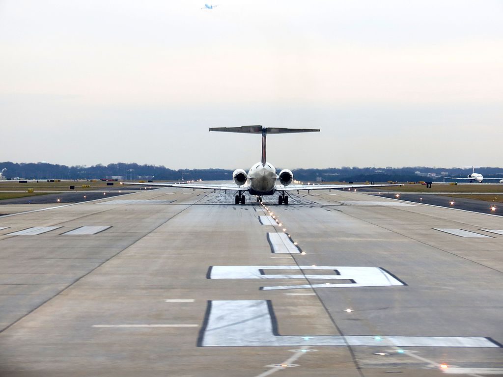Delta Air Lines McDonnell Douglas MD-88 aircraft (N917DE) on the runway 09L at Hartsfield-Jackson Atlanta International Airport