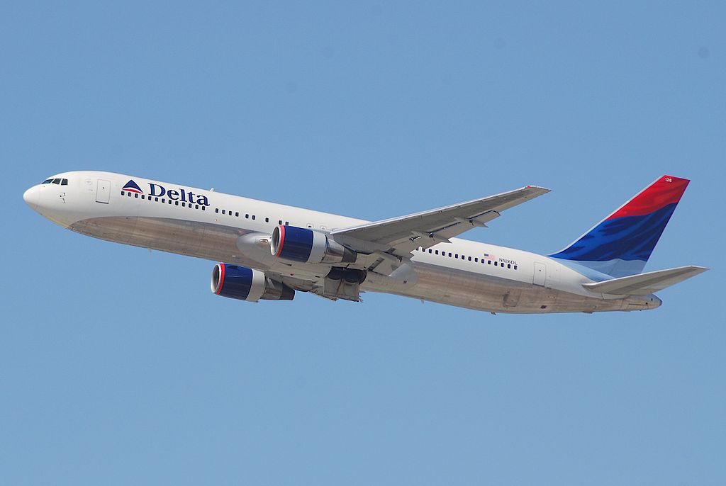 Delta Air Lines Widebody Aircraft Fleet Boeing 767-332; N126DL @LAX Airport Photos