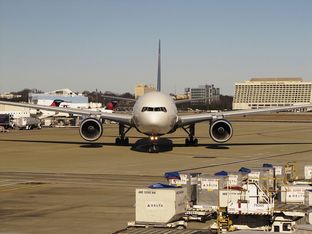 Delta Air Lines Widebody Aircraft Fleet N863DA Boeing 777-232(ER) c:n 29735, l:n 245 at Hartsfield-Jackson Atlanta International Airport