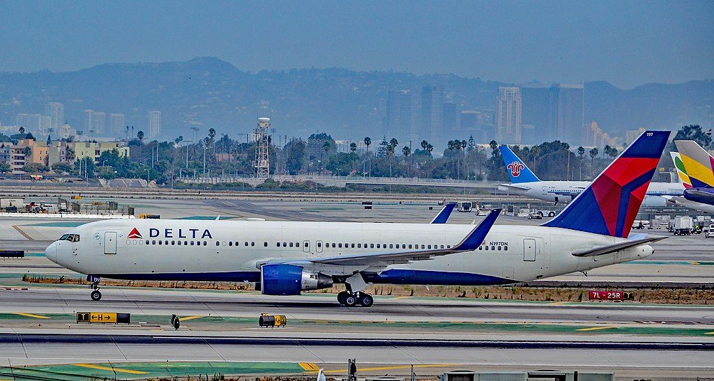 N197DN Delta Air Lines Boeing 767-332(ER) at Los Angeles International Airport (IATA- LAX, ICAO- KLAX, FAA LID- LAX)