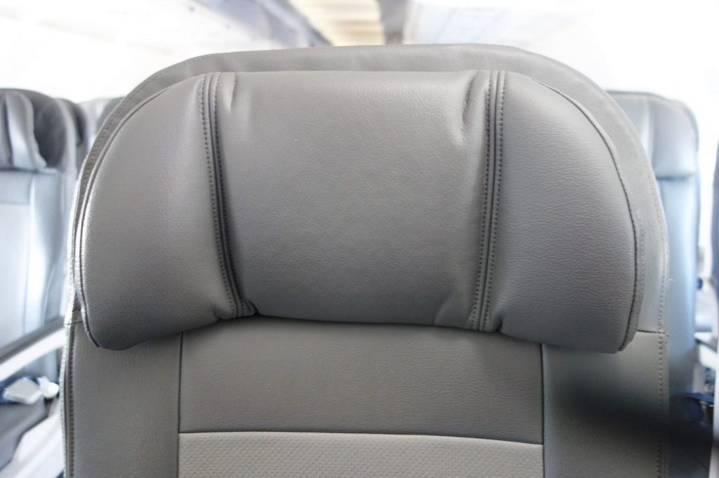 United Airlines Fleet Airbus A320-200 Premium Eco:Economy Plus Cabin Seats Headrest Photos