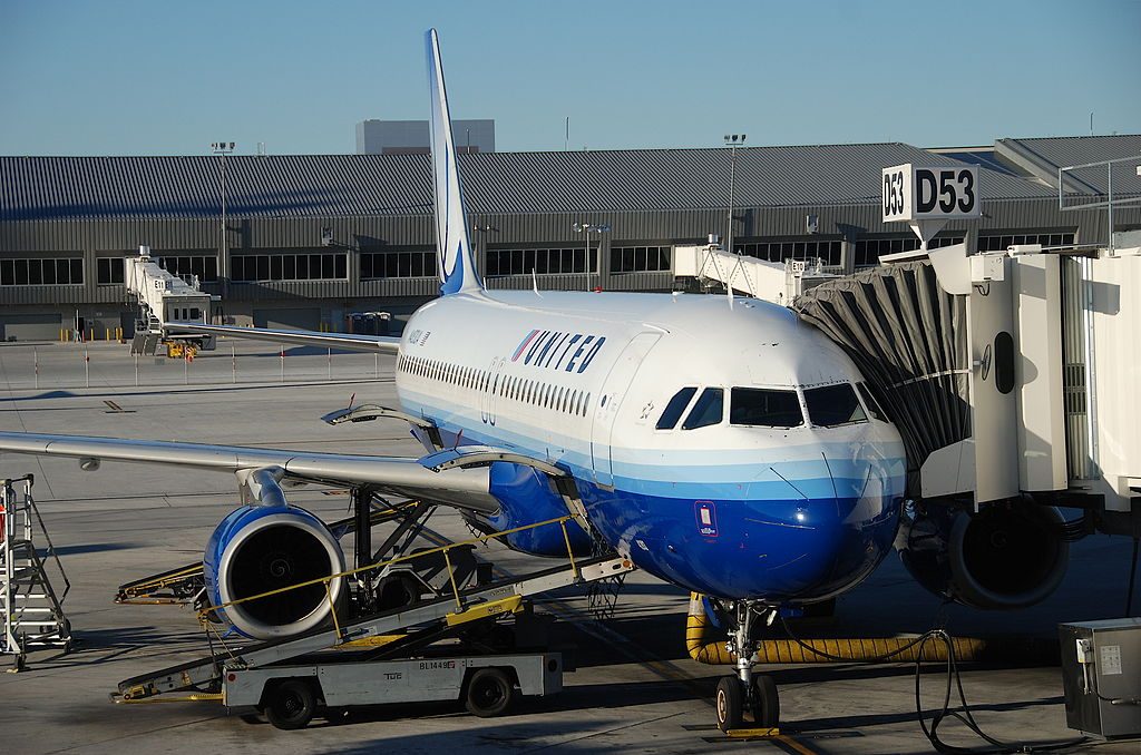 United Airlines Fleet Airbus A320-232; N483UA on boarding gate @LAS McCarran International Airport