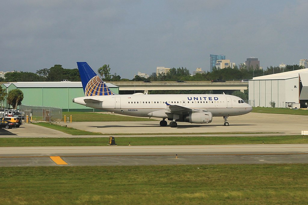 United Airlines Fleet N833UA Airbus A319 at Fort Lauderdale–Hollywood International Airport