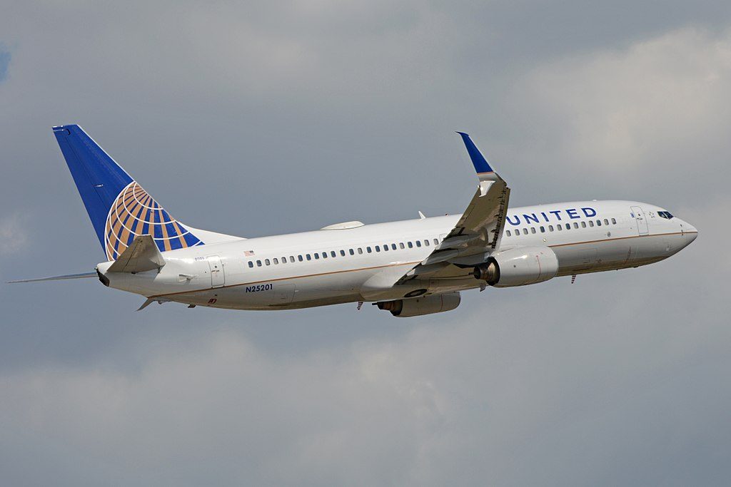 Boeing 737-824(w) N25201 United Airlines Fleet c:n 28958, l:n 443 departing on flight UAL1797 to Phoenix at George Bush Intercontinental Airport, Houston, Texas, United States
