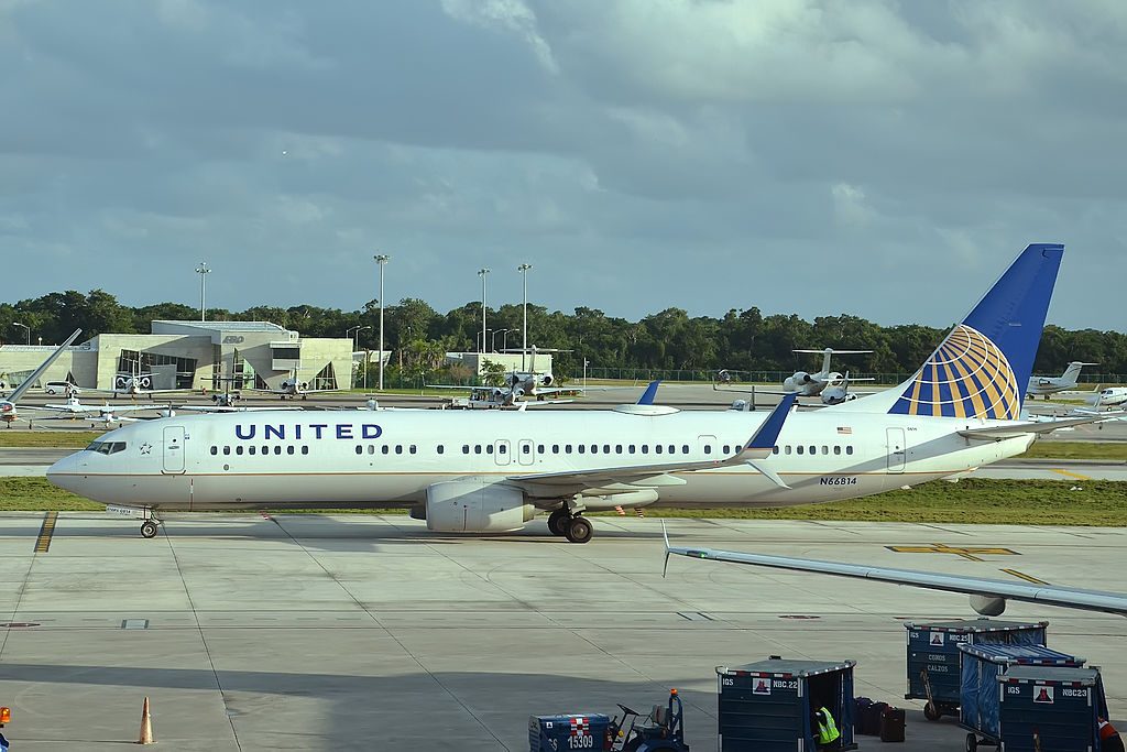 N66814 Boeing 737-924ER United Airlines Fleet taxiing at Cancún International Airport (IATA- CUN, ICAO- MMUN) Mexico