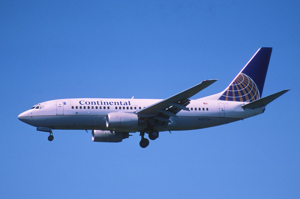 United Airlines Aircraft Fleet N27724 (ex Continental Airlines) Boeing 737-724 cn:serial number- 28791:283 final approach at LAX