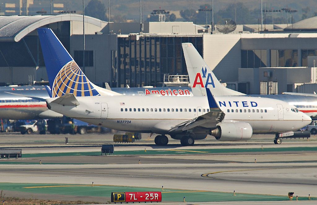 United Airlines Aircraft Fleet N27724 (ex Continental Airlines) Boeing 737-724 winglets cn:serial number- 28791:283 taxiing at LAX airport