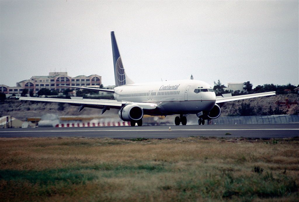 United Airlines Aircraft Fleet (ex-Continental) Boeing 737-824 N26226 landing at SXM Princess Juliana International Airport