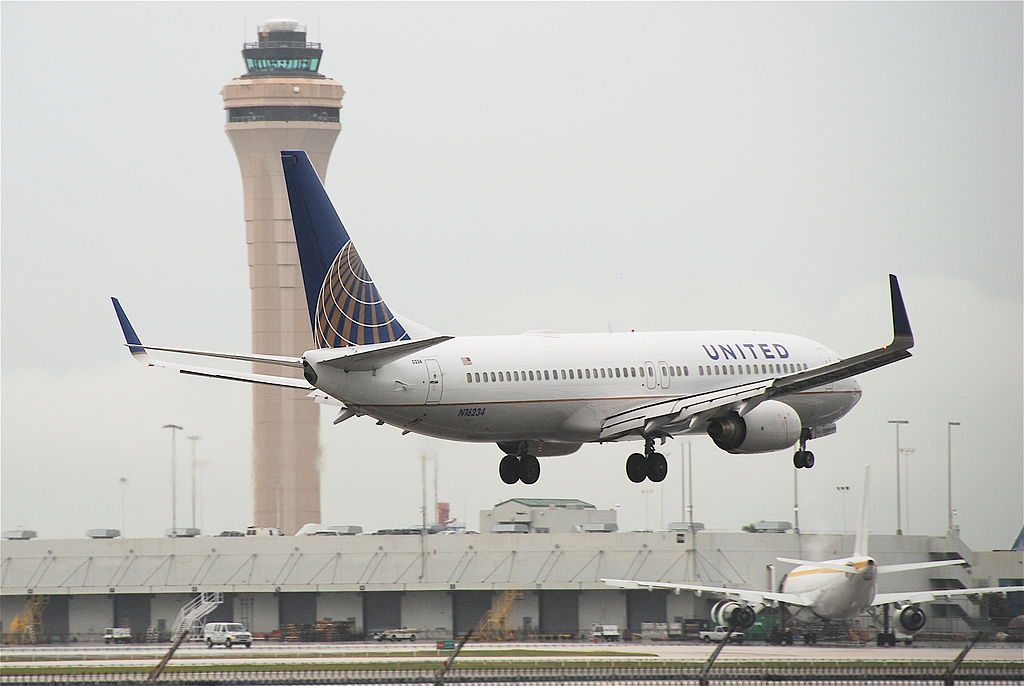 United Airlines Aircraft Fleet (ex-Continental) Boeing 737-824(w) N16234 landing at MIA Miami International Airport
