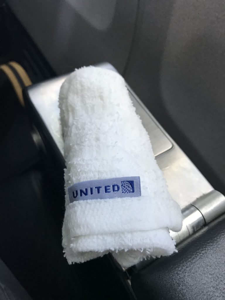 United Airlines Fleet Boeing 737-800 First Class:Business Class:United First Inflight Amenities Services Hot Towels