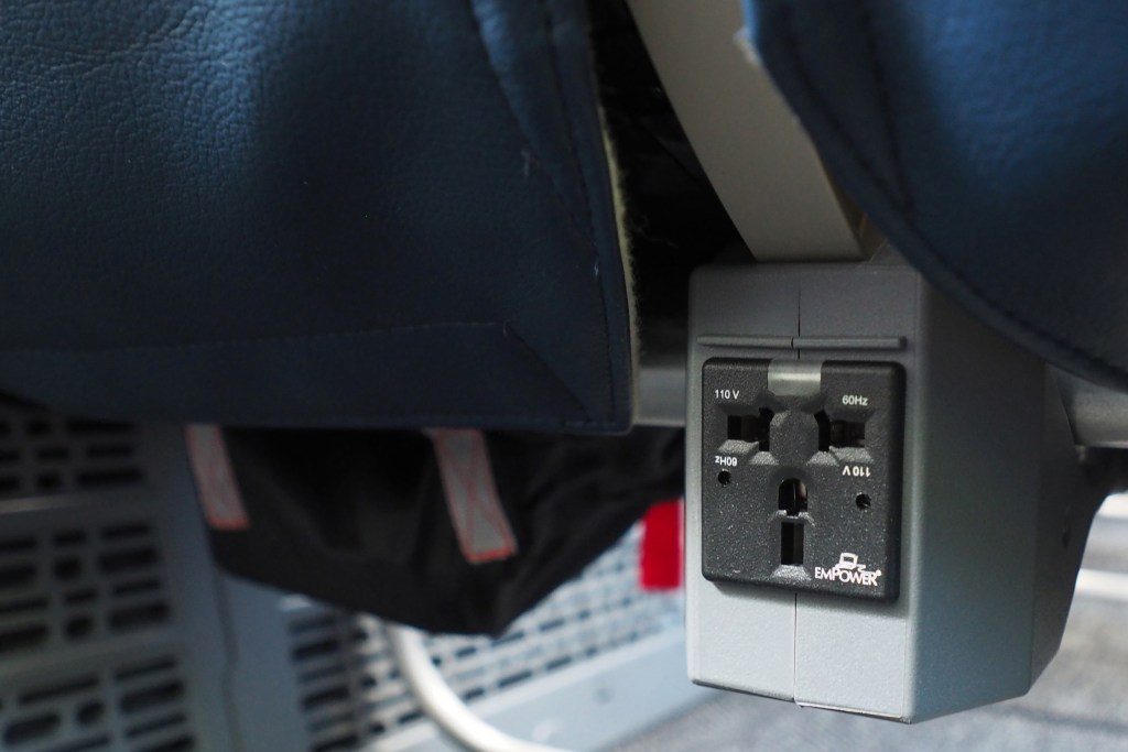 United-Airlines-Fleet-Boeing-737-Max-9-N67501-Aircraft-universal-power-outlet-—-two-for-each-row-in-economy-and-one-at-every-seat-in-first-class.jpg