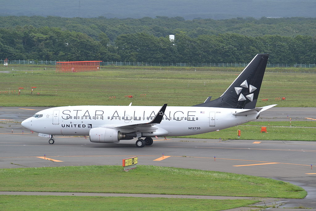 United Airlines Fleet N13720 Boeing 737-724 cn:serial number- 28939:214 in Star Alliance Livery Colors at Sapporo New Chitose-CTS,Japan,02:09:13