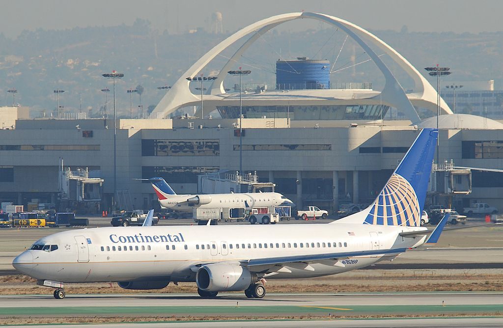 United Airlines Fleet (ex-Continental Airlines) Boeing 737-800 N76269 taxiing at LAX