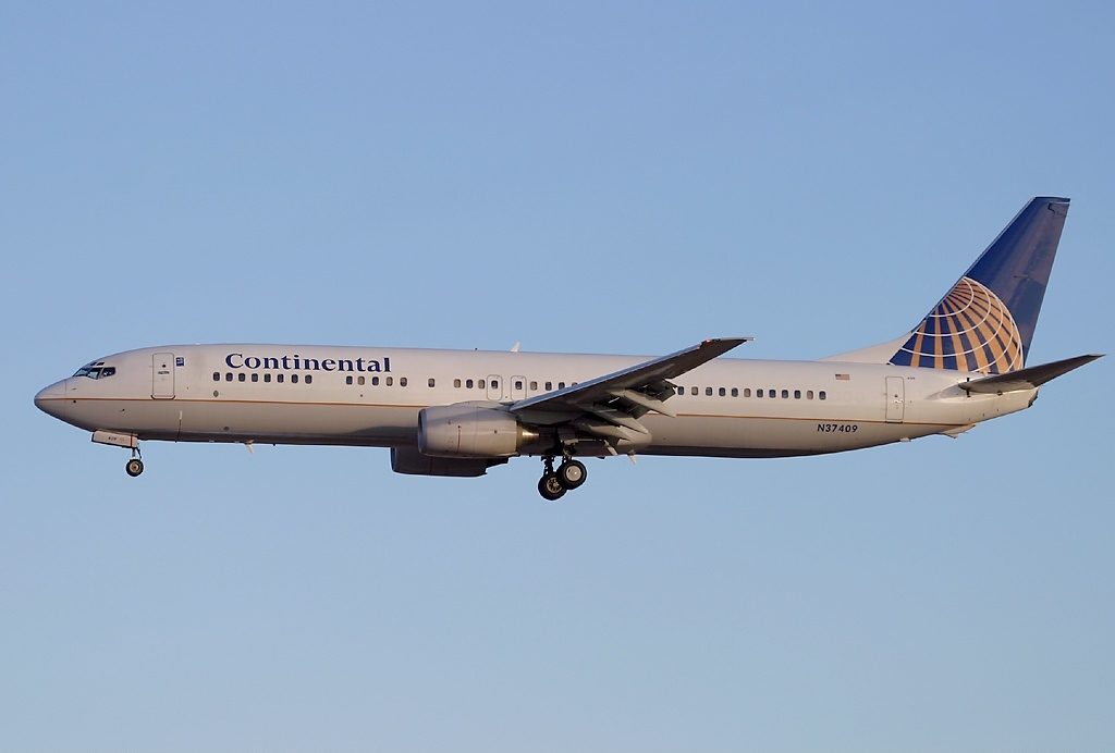United Airlines Fleet (ex-Continental Airlines) Boeing 737-924 Registration N37409 on final at Denver - International (DEN : KDEN), USA - Colorado