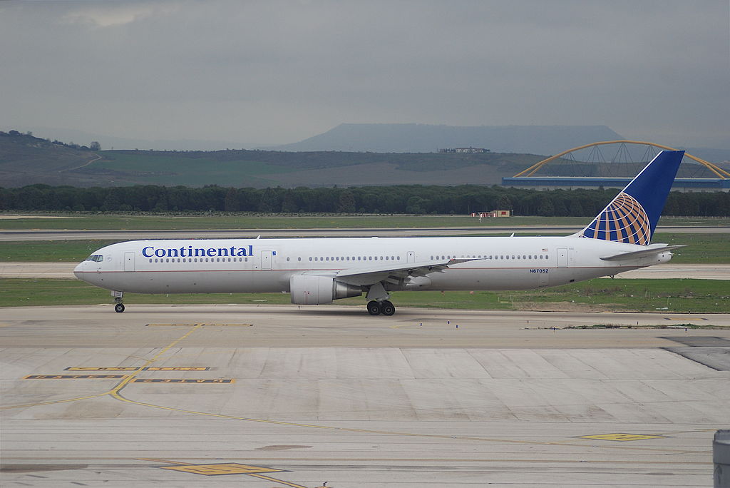 Boeing 767 424ER cnserial number 29447805 United Airlines Fleet N67052 ex Continental at Adolfo Suárez Madrid–Barajas Airport IATA MAD ICAO LEMD