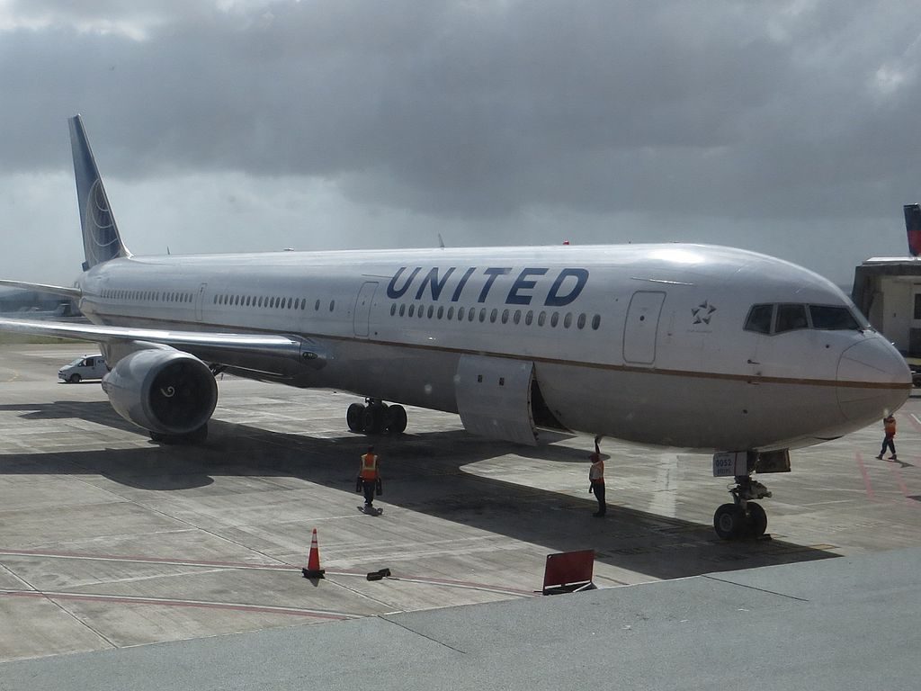 Boeing 767 424ER cnserial number 29447805 United Airlines Fleet N67052 ex Continental at Queen Beatrix International Airport Aruba