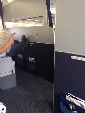 United Airlines Widebody Aircraft Boeing 777 200ER Economy Plus Premium Eco Cabin Bulkhead Seats Pitch Legroom Photos