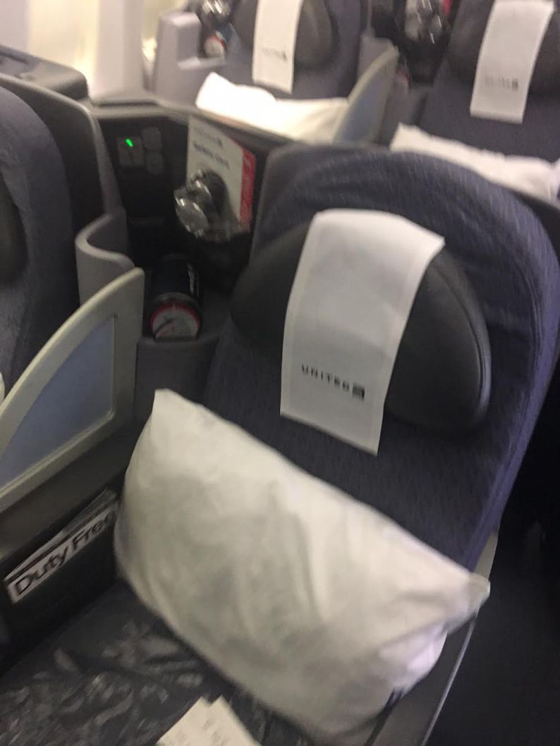 United Airlines Widebody Aircraft Fleet Boeing 767 400ER Business FirstPolaris Business Cabin Seats with amenity kit and blankets