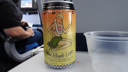 Airbus-A330-200-Hawaiian-Airlines-Economy-Class-Cabin-Inflight-Food-and-Beverages-Services-beer-Maui-Brewing-Co-and-Wine