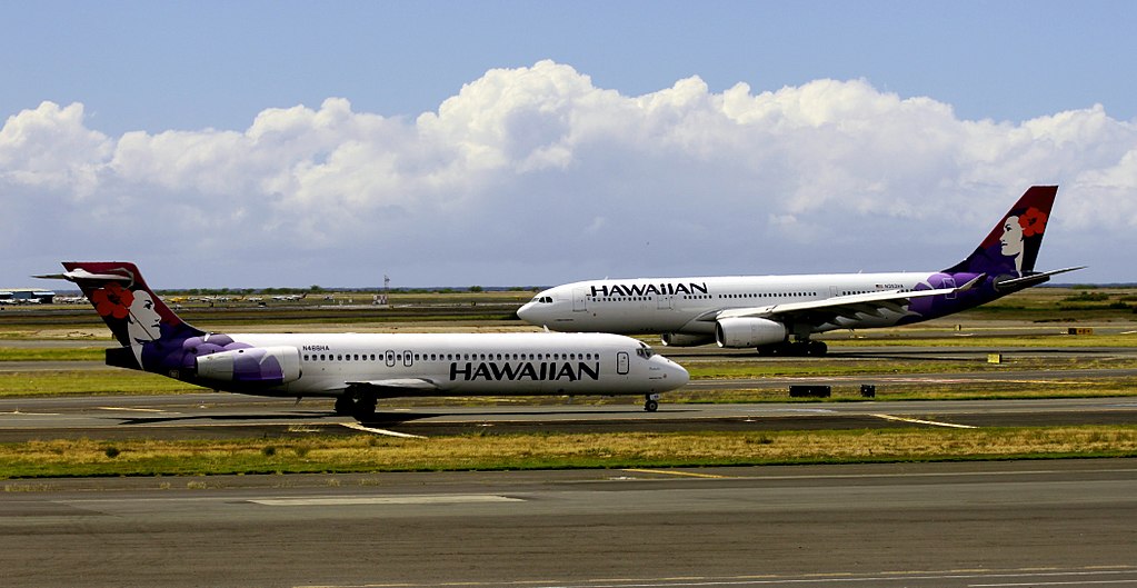 Boeing 717 26R N488HA Puaiohi Hawaiian Airlines N393HA Airbus A330 245 Hawaiian Airlines Location Honolulu International Airport