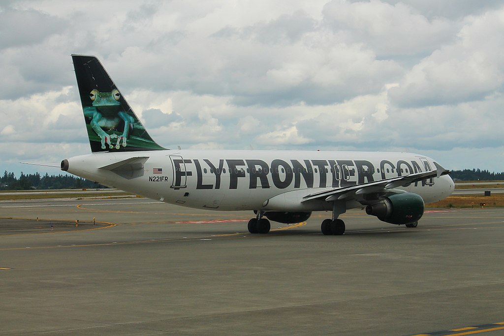 Frontier Airlines Airbus A320 200 N221FR Bugsy the Tree Frog at Seattle–Tacoma International Airport