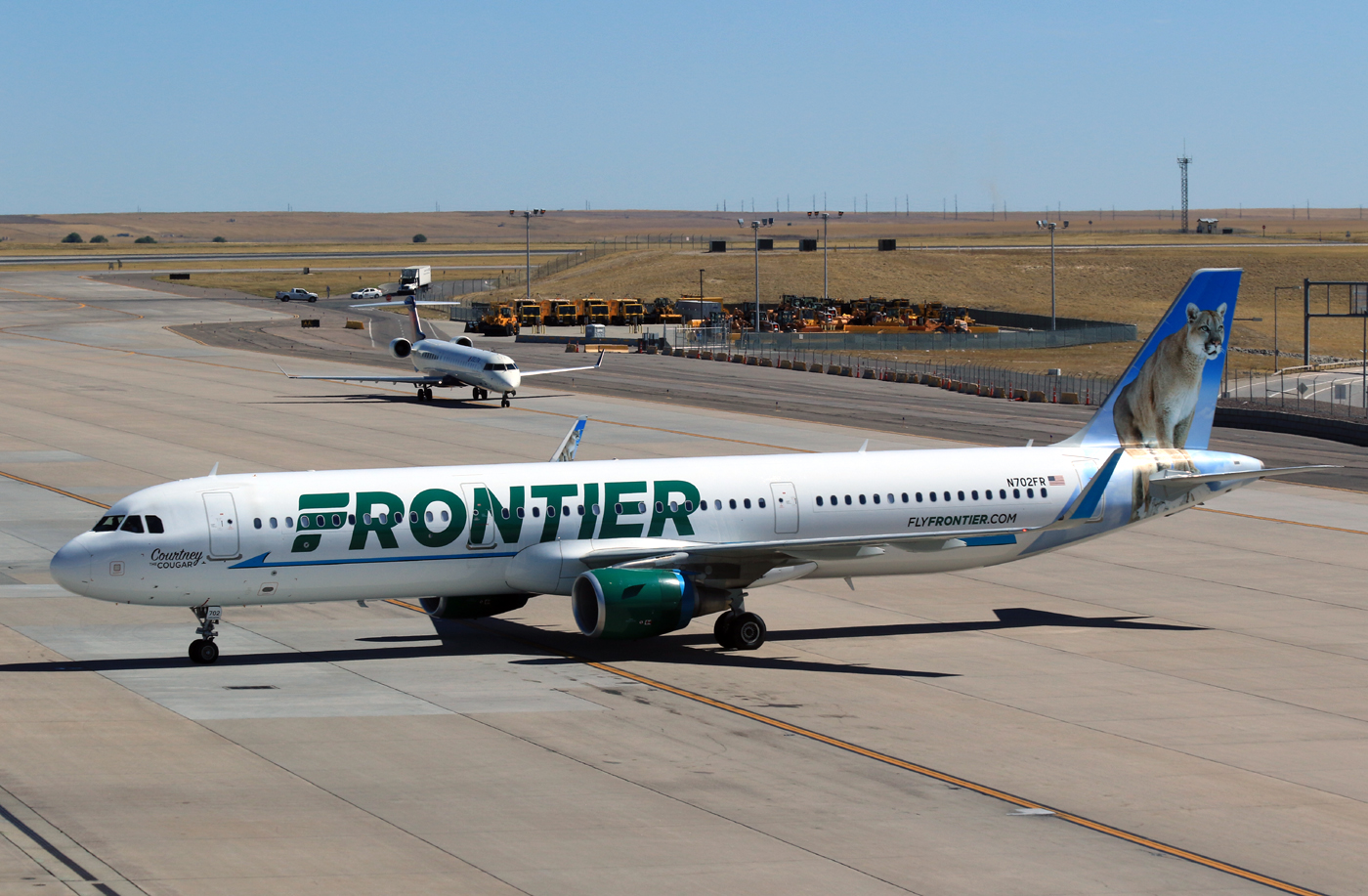 Frontier Airlines Airbus A321 211WL N702FR Courtney the Cougar