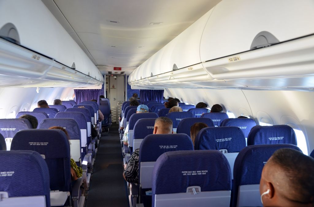 Hawaiian Airlines Boeing 717 200 economy class cabin interior and seats 2 3 layout configuration photos