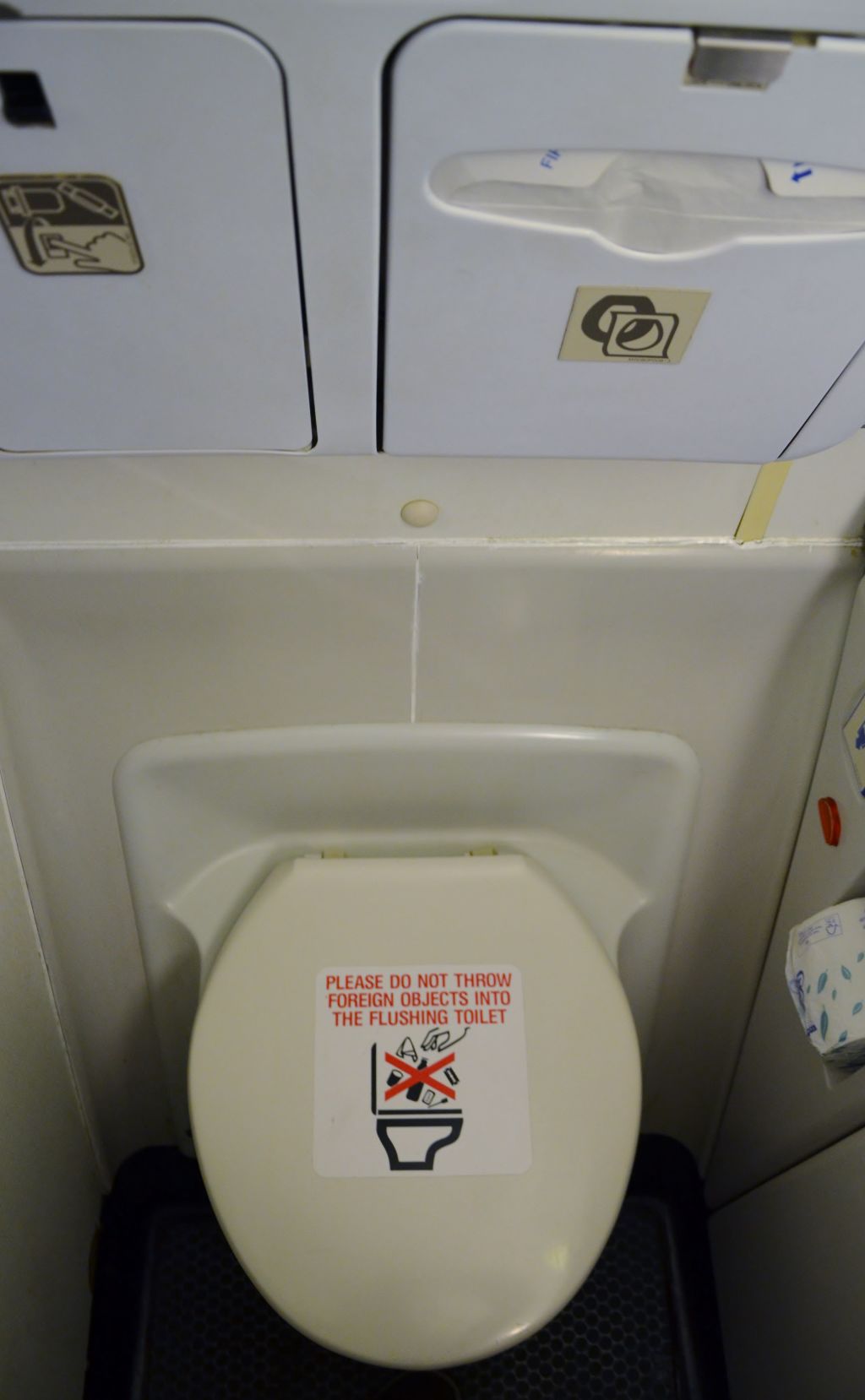 Hawaiian Airlines Boeing 717 200 first class cabin toiletbathroomlavatory photos