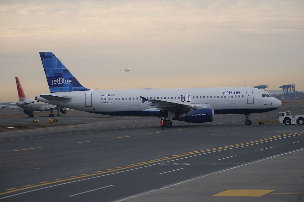 JetBlue Airways Airbus A320 200 N624JB Blue T Ful at BOS Logan International Airport