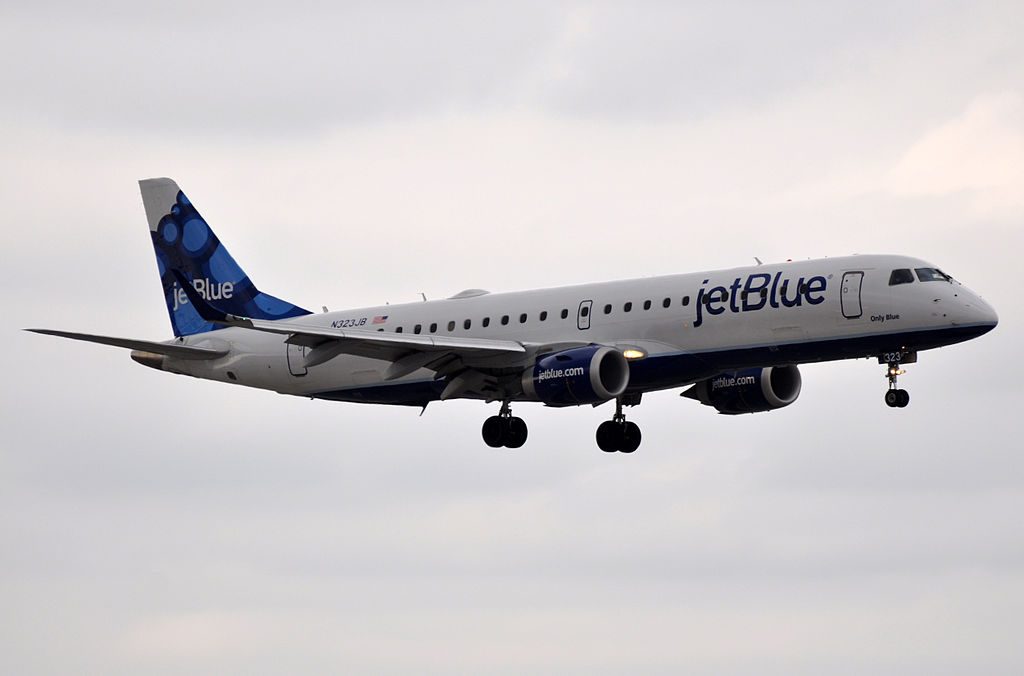 JetBlue Airways Embraer ERJ190 N323JB Only Blue on final at Fort Lauderdale – Hollywood International Airport