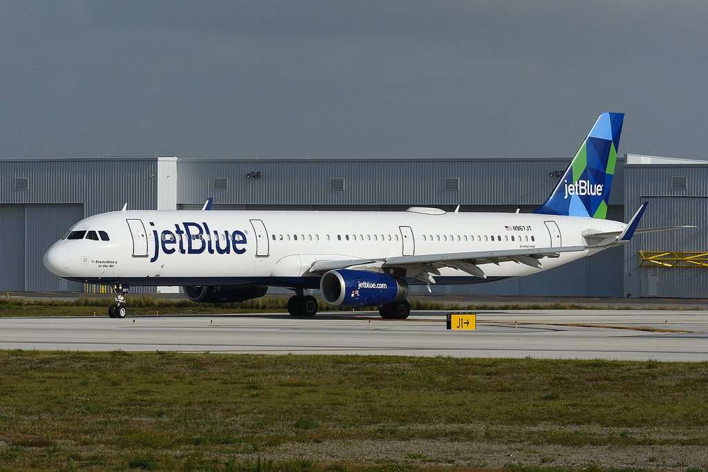 JetBlue Airways N967JT ExciteMint is in the Air Airbus A321 231 at Fort Lauderdale–Hollywood International Airport