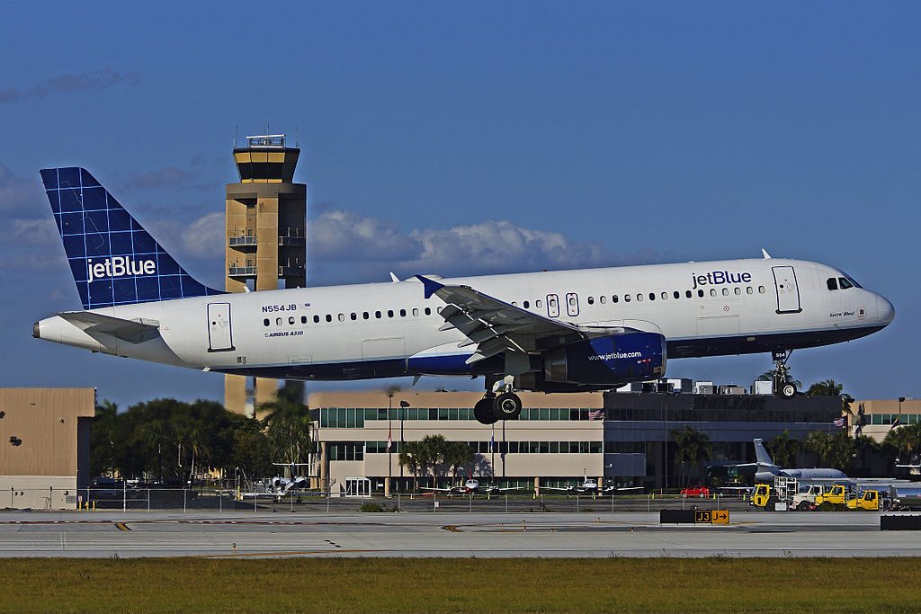 N554JB Airbus A320 200 JetBlue Airways Sacre Bleu landing at FLL Fort Lauderdale – Hollywood International Airport
