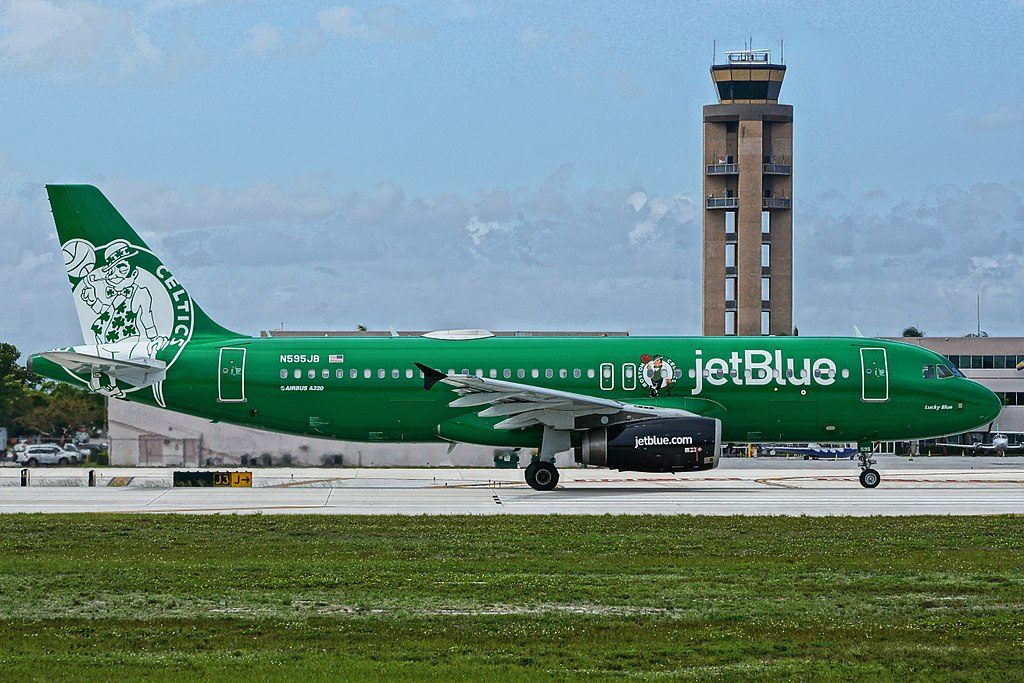 N595JB jetBlue Airways Boston Celtics Special Livery Airbus A320 232 Lucky Blue at Fort Lauderdale – Hollywood International Airport