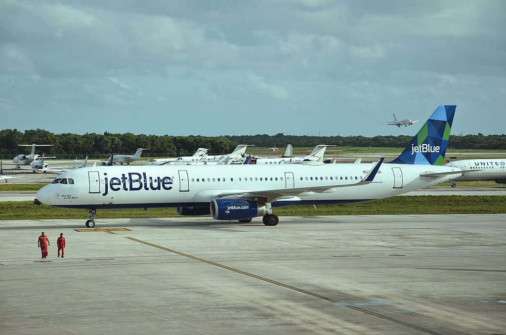 N913JB Airbus A321 231 JetBlue Airways Blue Kid On The Block at Cancún International Airport IATA CUN ICAO MMUN Mexico